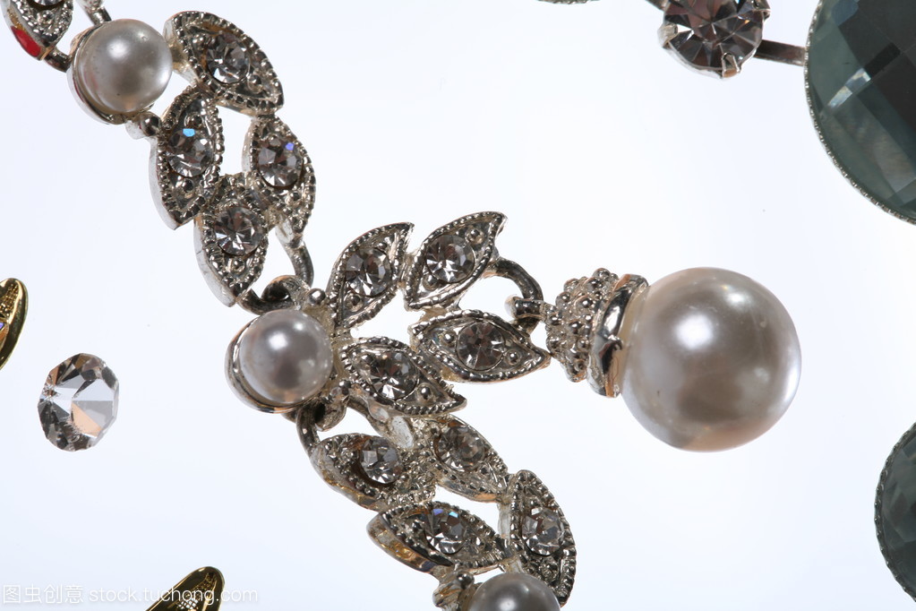 彩色宝石与珠宝首饰在智能家用电器时代的交融与创新