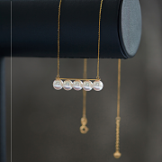 珠宝摄影中的场景背景图 简约美学与家用电器元素的融合